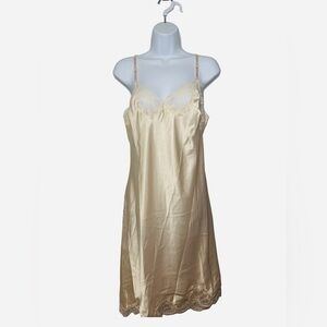 EUC VINTAGE 80’s Montaldo’s Wonder Made, Slip Dress, Nude, Size 36 (Medium)​